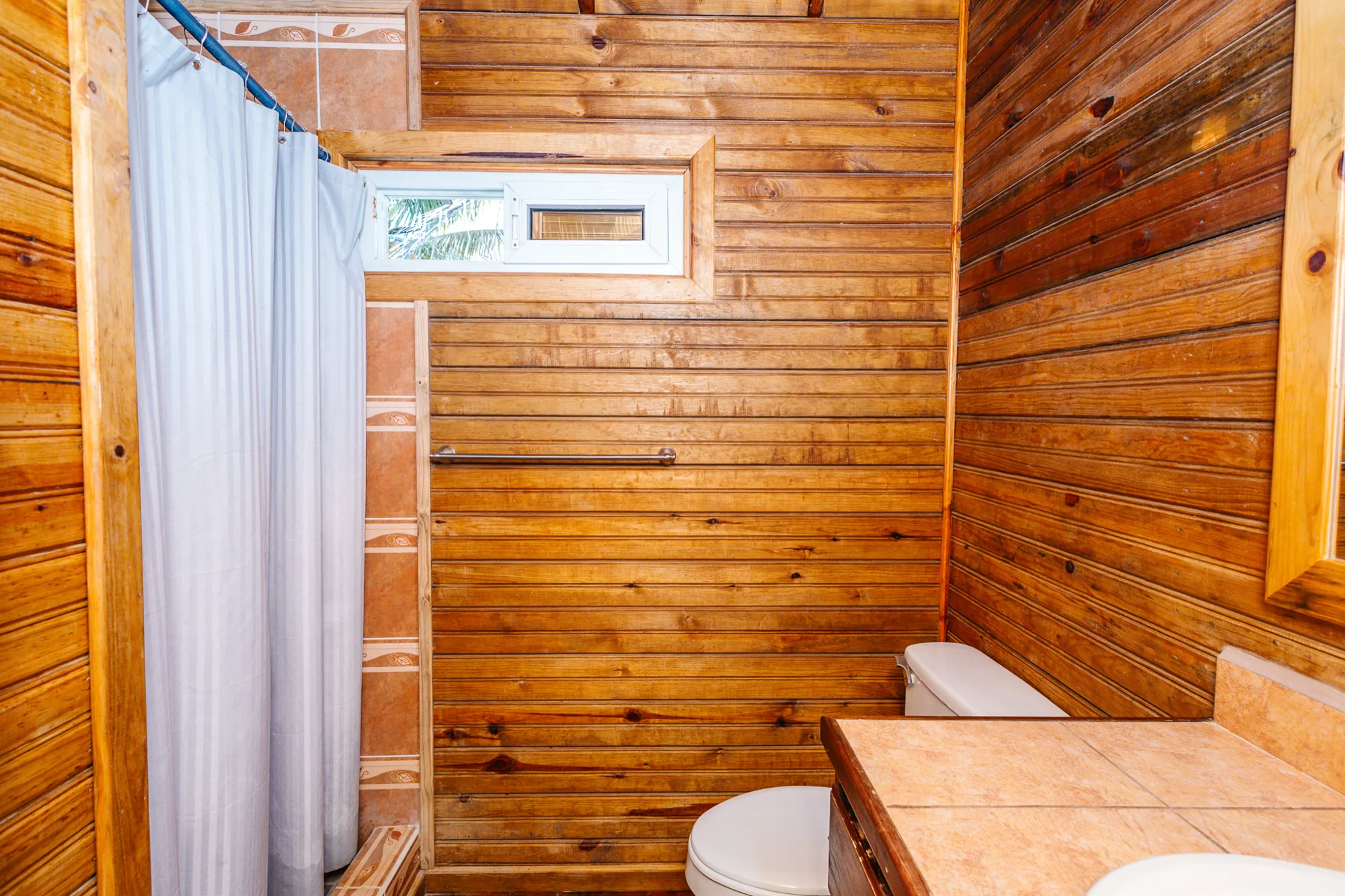 Sunrise Point Retreat — interior photo 2 of 11