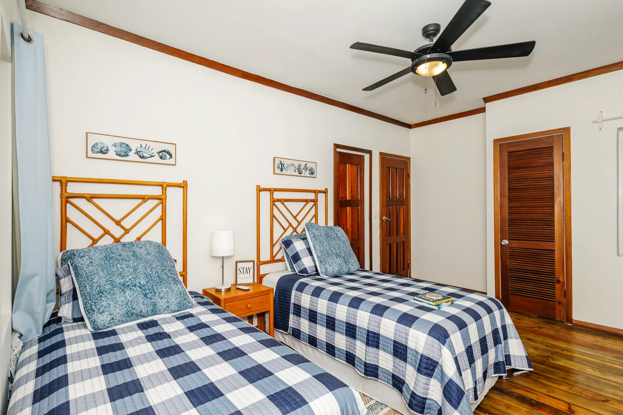 Beachfront Living & Income Retreat — interior photo 10 of 37