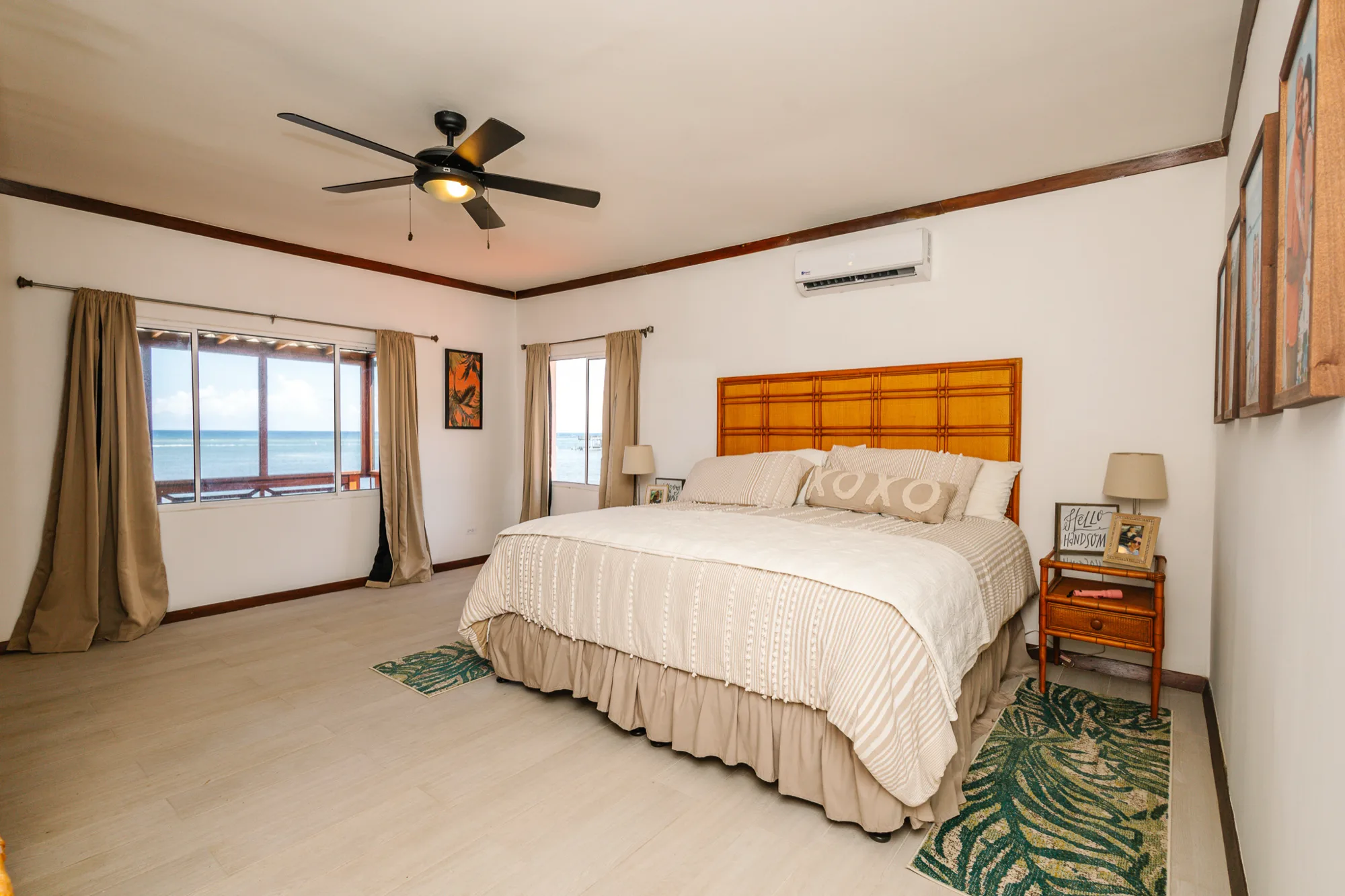 Beachfront Living & Income Retreat — interior photo 11 of 37
