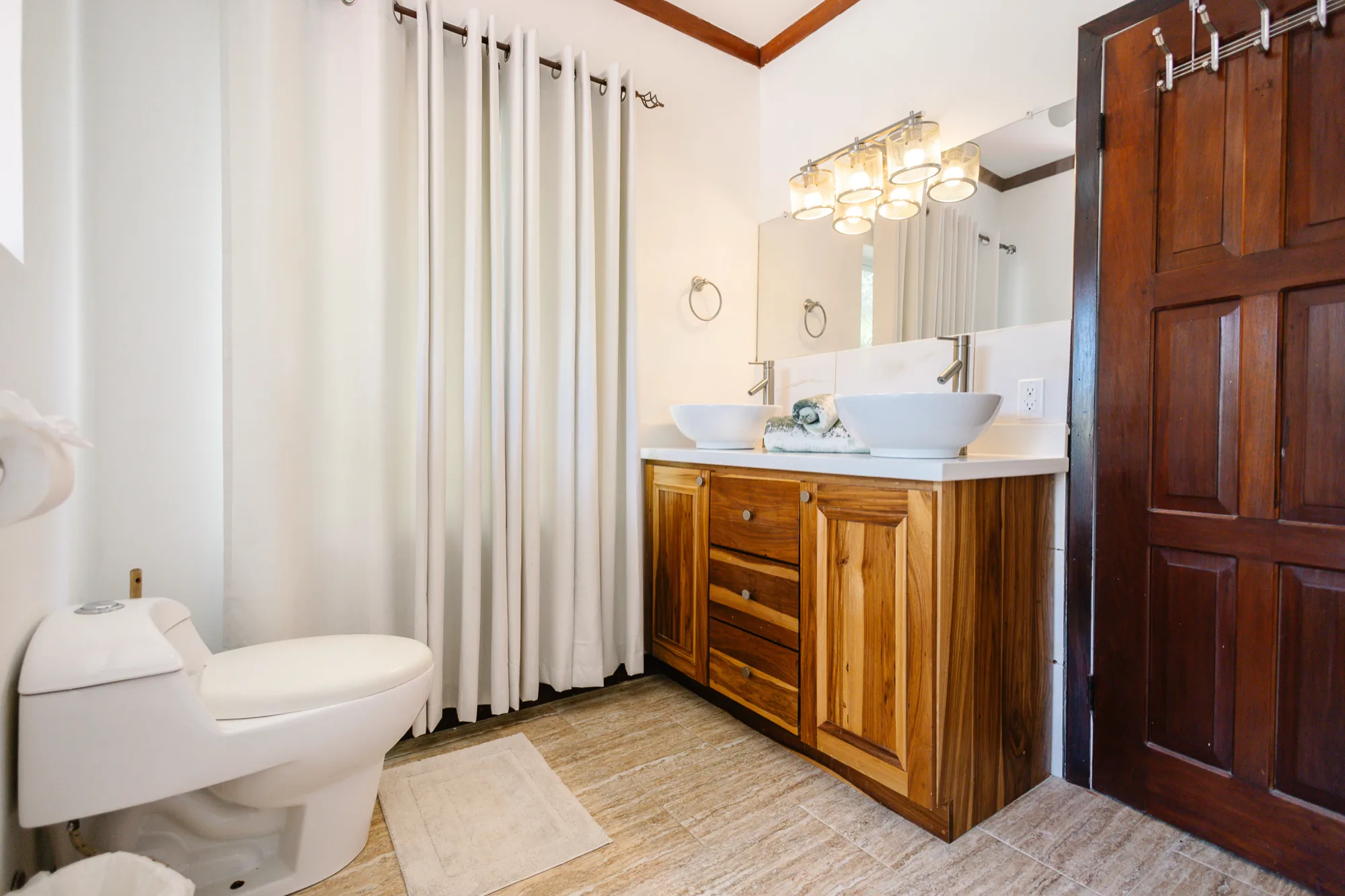 Beachfront Living & Income Retreat — interior photo 16 of 37