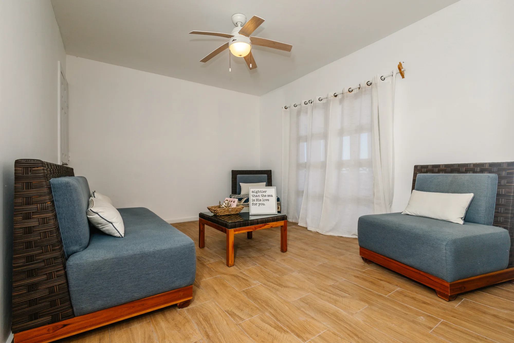 Beachfront Living & Income Retreat — interior photo 25 of 37